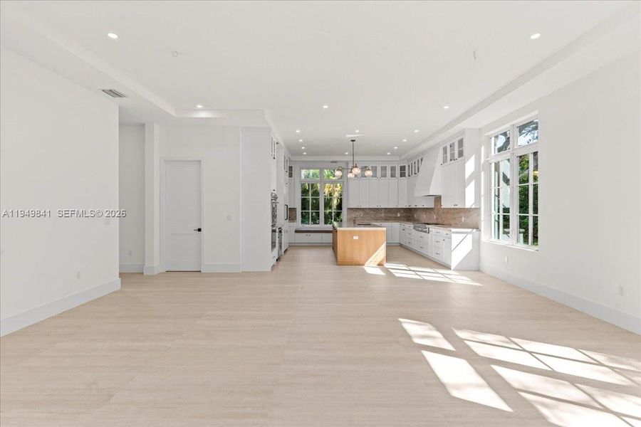 Spacious, unfurnished interior of a new home in , Pinecrest (Image 31).