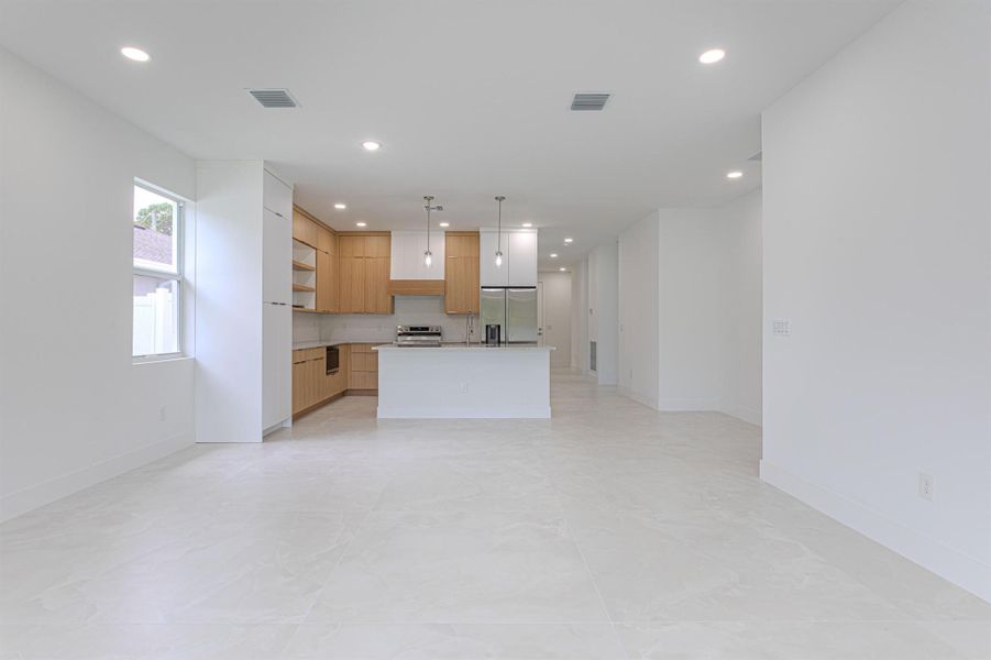 Spacious, unfurnished interior of a new home in , Jupiter (Image 10).