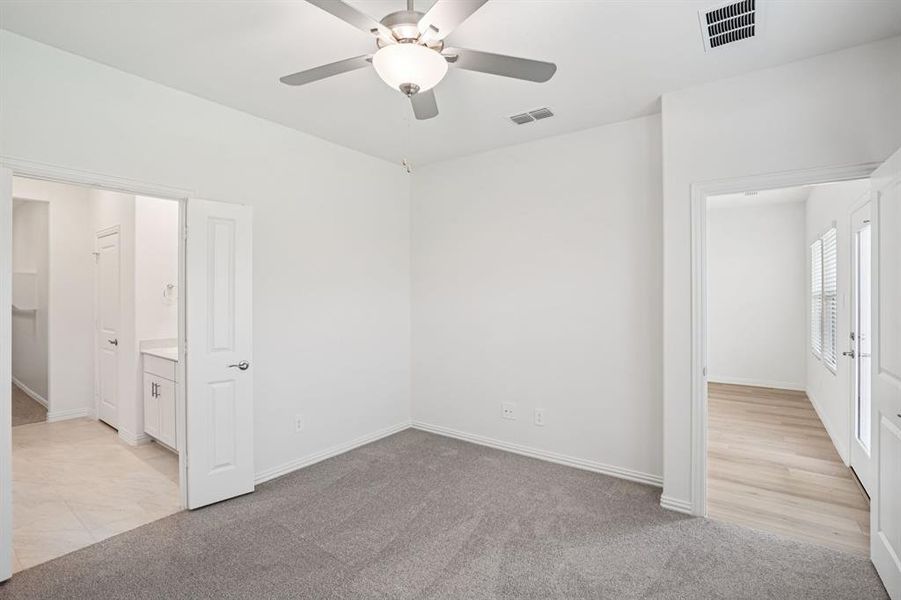 Photo is not of the actual home, but is an inspirational photo of builder’s model home and may depict options, furnishings, and/or decorator features that are not included. Photo is not of the actual home, but is an inspirational photo of builder’s model home and may depict options, furnishings, and/or decorator features that are not included.