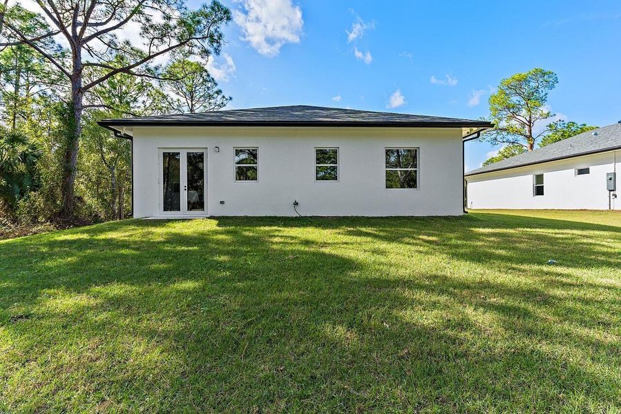 Exterior details and patio area of a home in , Vero Beach (Image 3).