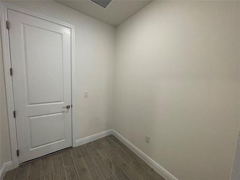 Spacious, unfurnished interior of a new home in Angeline, Land O' Lakes (Image 37).