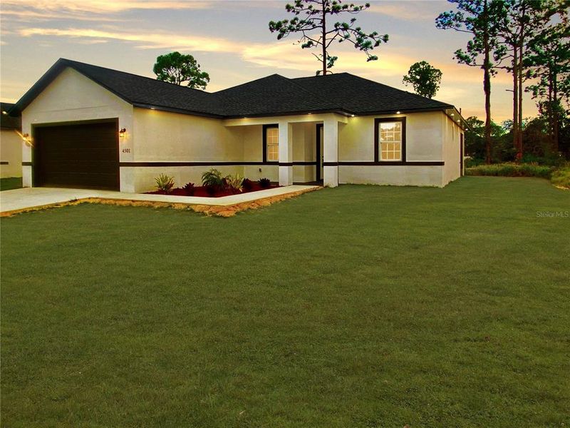 Exterior details and patio area of a home in , Sebring (Image 18).