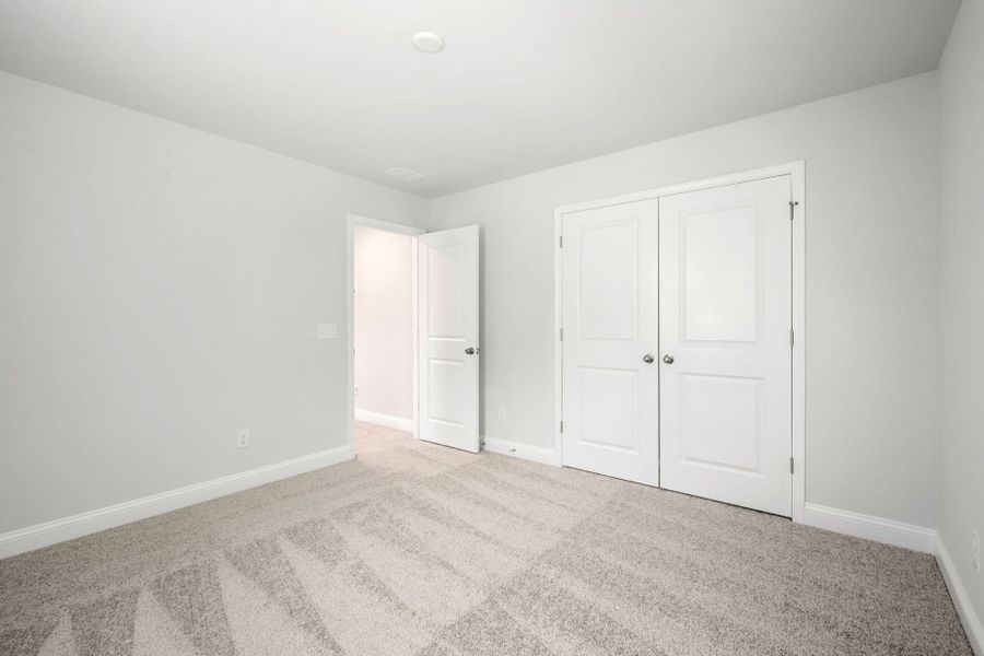 Spacious, unfurnished interior of a new home in Waterways, Richmond Hill (Image 41).