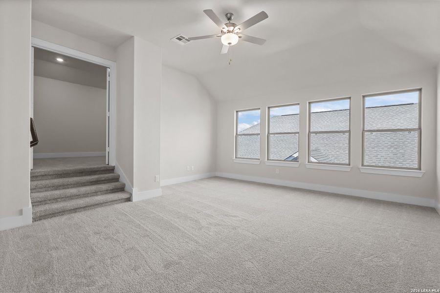 Spacious, unfurnished interior of a new home in Nopal Valley, San Antonio (Image 21).