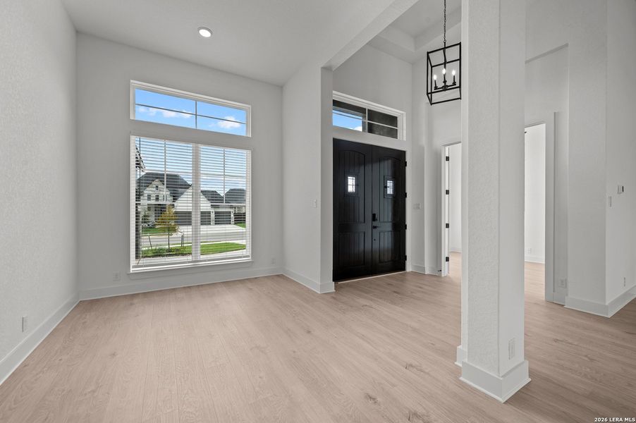 Spacious, unfurnished interior of a new home in Mesa Western, Cibolo (Image 24).
