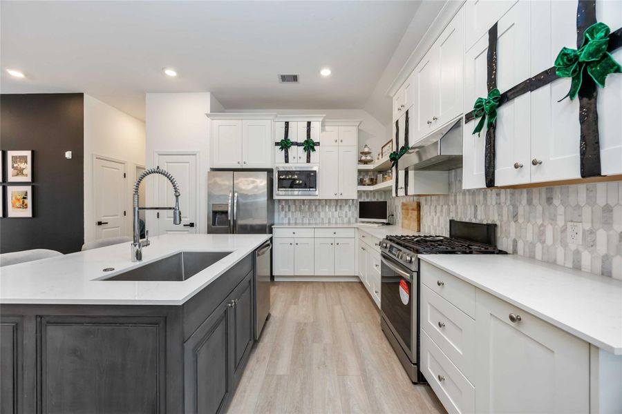 Furnished interior view inside a new home in Balmoral: Avante Collection, Houston (Image 12). Furnished interior view inside a new home in Balmoral: Avante Collection, Houston (Image 12).