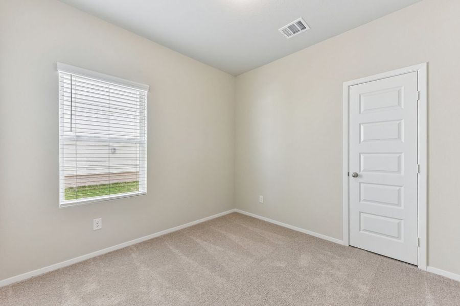 Spacious, unfurnished interior of a new home in Edgebrooke, Pflugerville (Image 17).