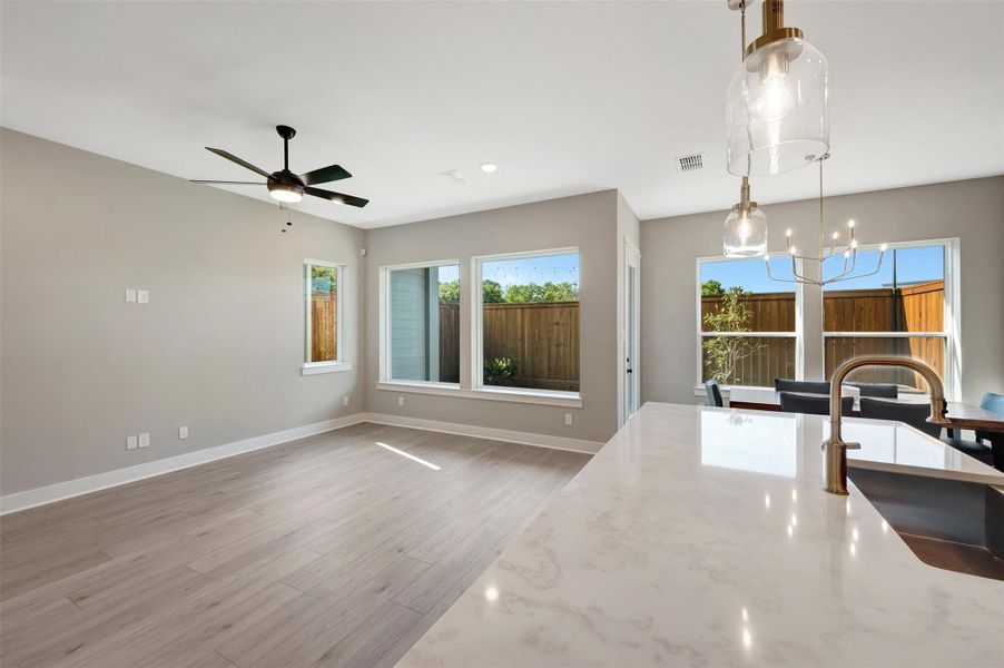 Spacious, unfurnished interior of a new home in Retreat at Oak Park, Houston (Image 13).