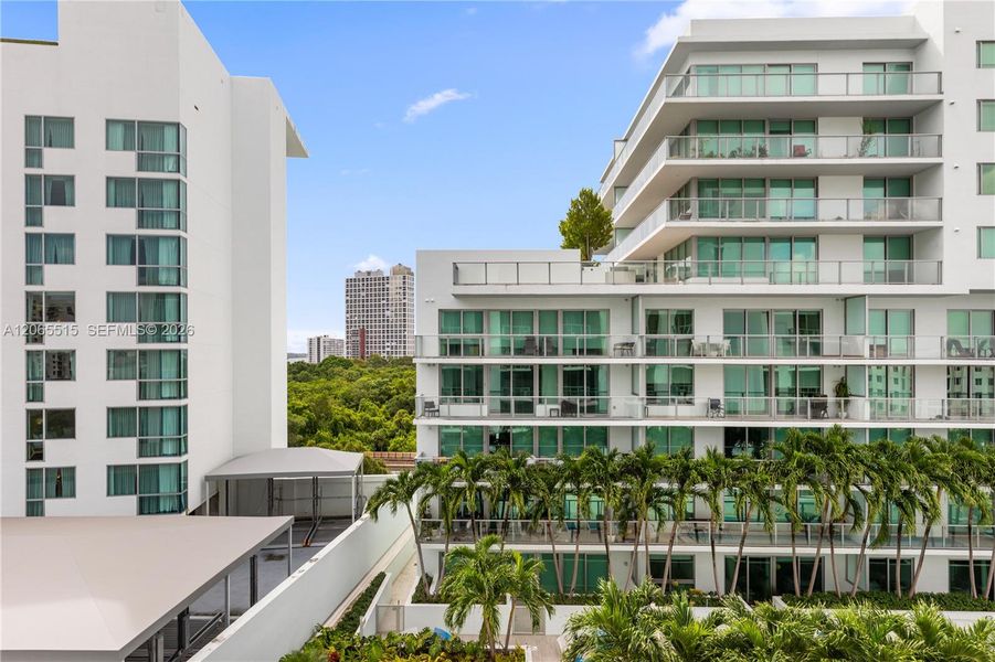 Condo located in Miami, FL showcasing its design and architecture (Image 26).