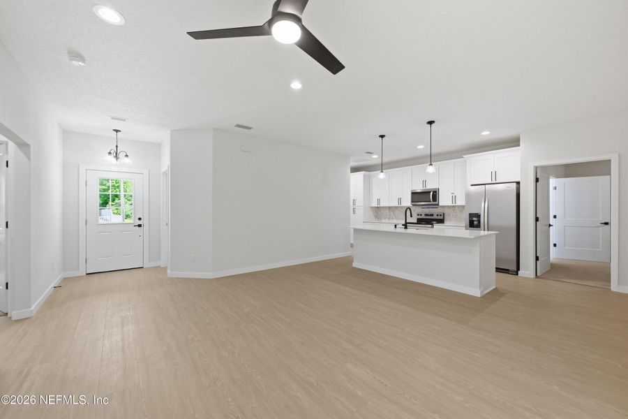 Spacious, unfurnished interior of a new home in , Jacksonville (Image 19).