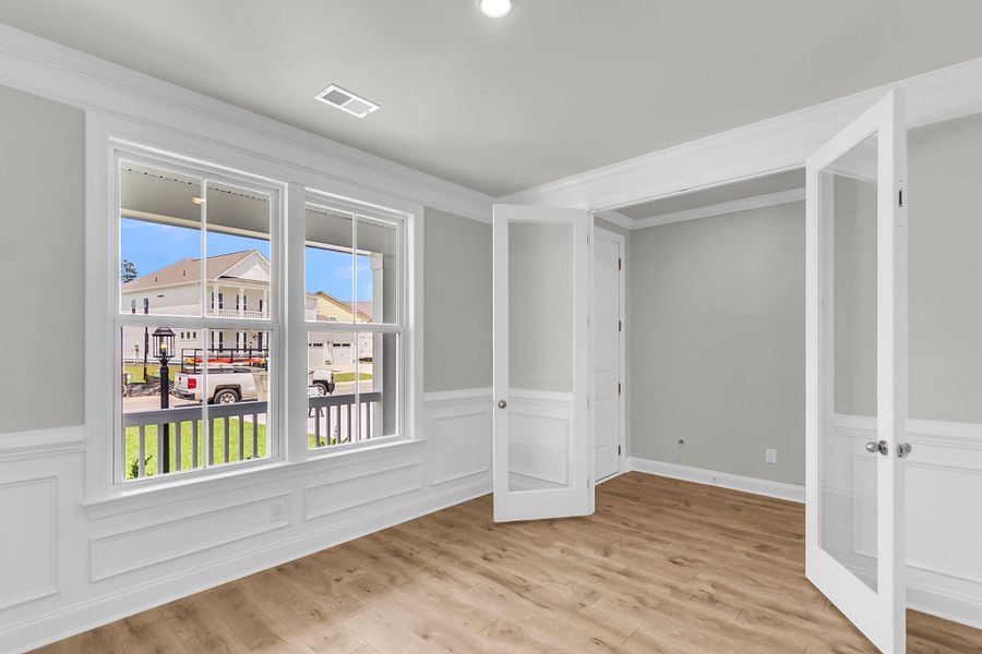 Spacious, unfurnished interior of a new home in Tidewater at Lakes of Cane Bay, Summerville (Image 40). Spacious, unfurnished interior of a new home in Tidewater at Lakes of Cane Bay, Summerville (Image 40).