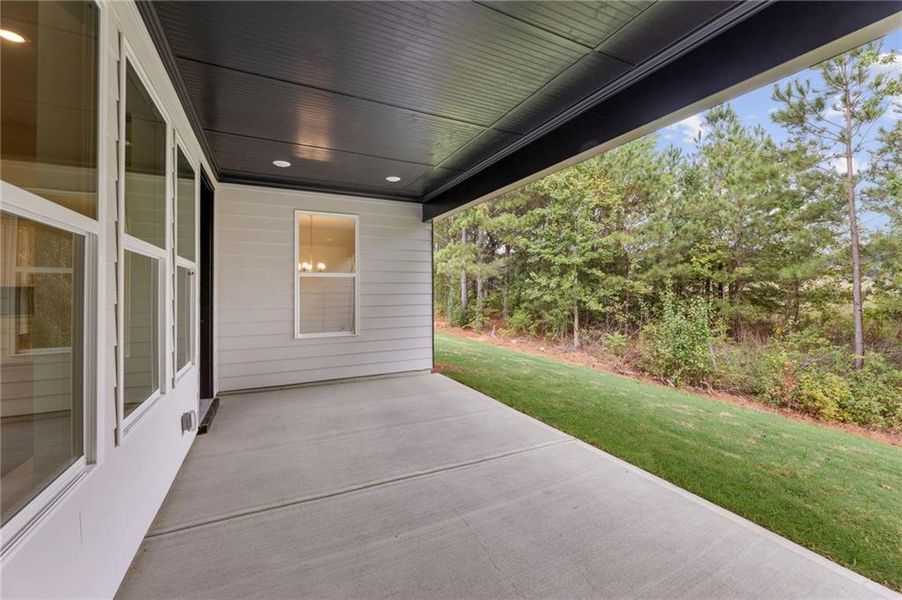 Exterior details and patio area of a home in Bay Creek Overlook, Loganville (Image 4).