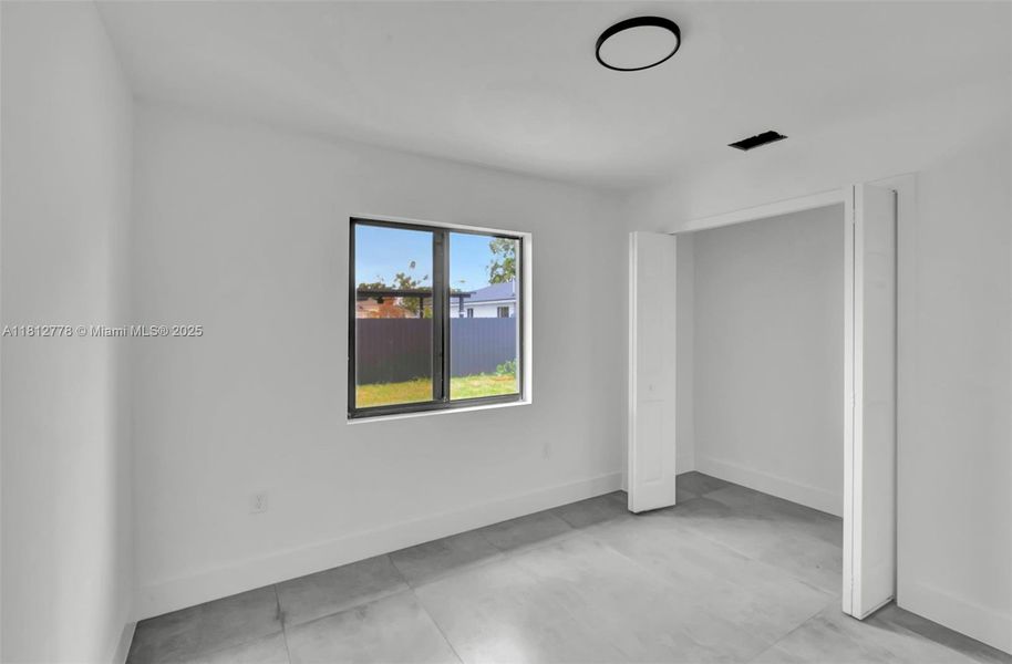 Spacious, unfurnished interior of a new home in , Miami Gardens (Image 5).