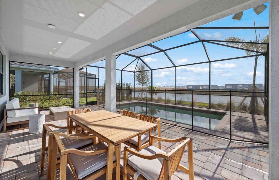 Covered lanai with indoor/outdoor living spaces