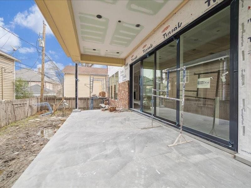 Outdoor Lanai with outdoor kitchen