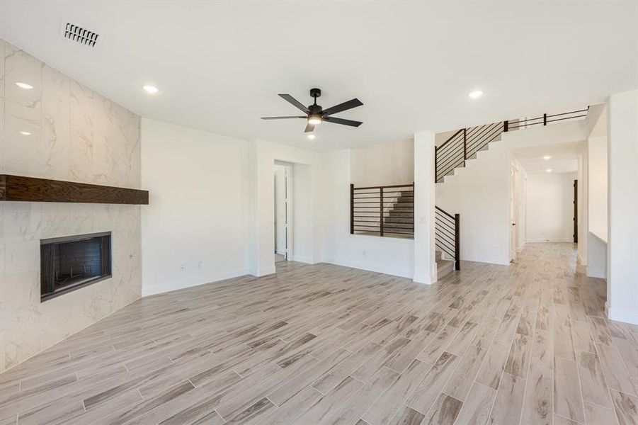 Spacious, unfurnished interior of a new home in Eagle Glen 50, Alvarado (Image 22).