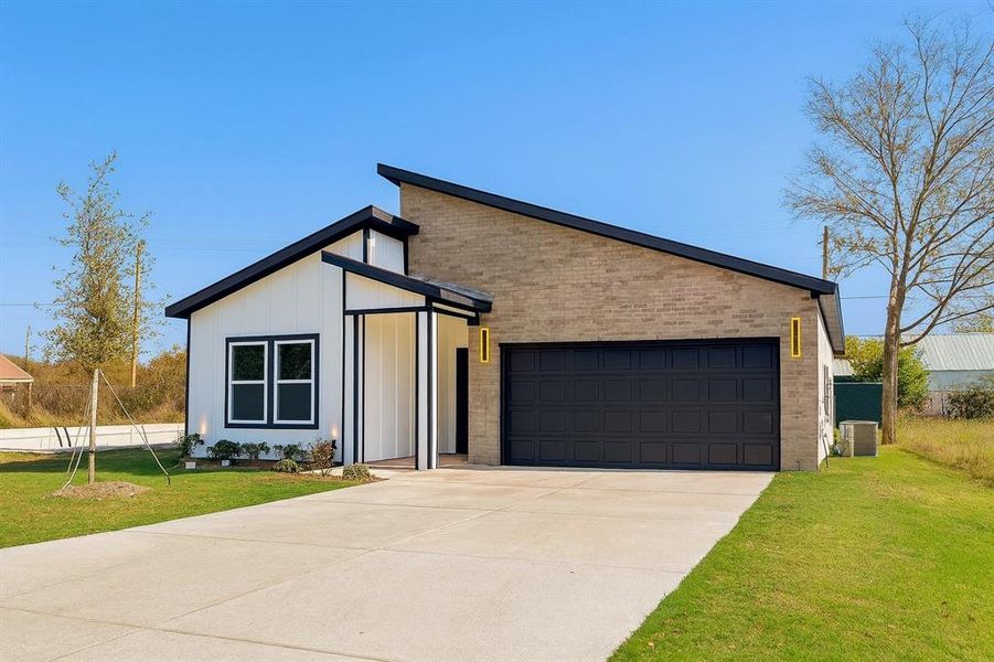 Front exterior of a new home in , Gun Barrel City, TX, highlighting curb appeal (Image 2). Front exterior of a new home in , Gun Barrel City, TX, highlighting curb appeal (Image 2).