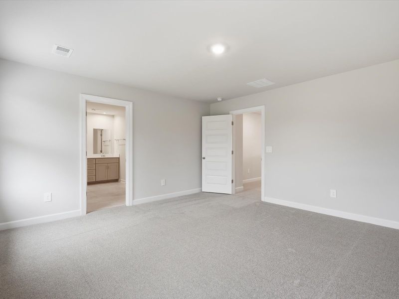 Spacious, unfurnished interior of a new home in Creek Ridge - Heritage Collection, Spartanburg (Image 12). Spacious, unfurnished interior of a new home in Creek Ridge - Heritage Collection, Spartanburg (Image 12).