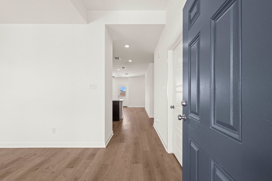 Spacious, unfurnished interior of a new home in South Pointe, Temple (Image 9).