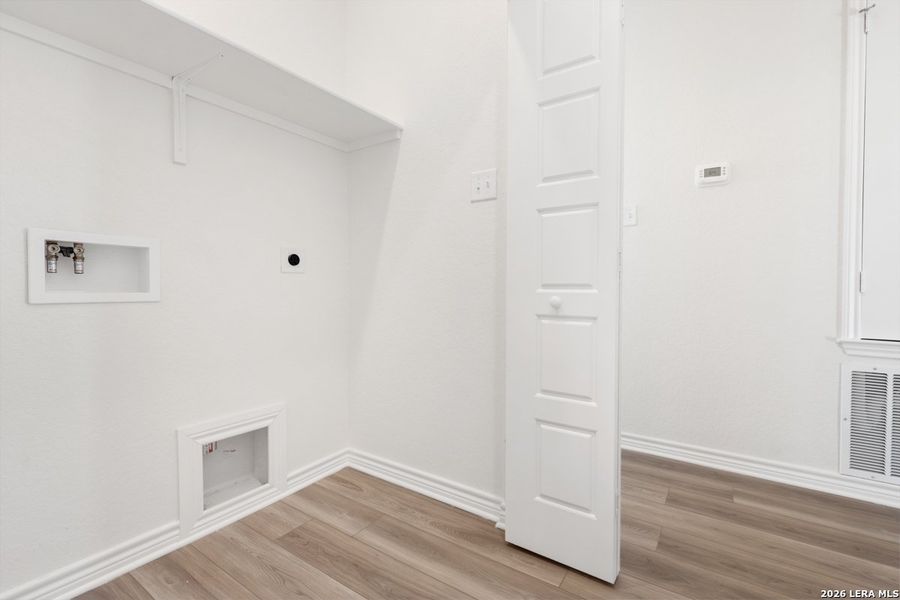 Spacious, unfurnished interior of a new home in Punta Verde, Converse (Image 22).