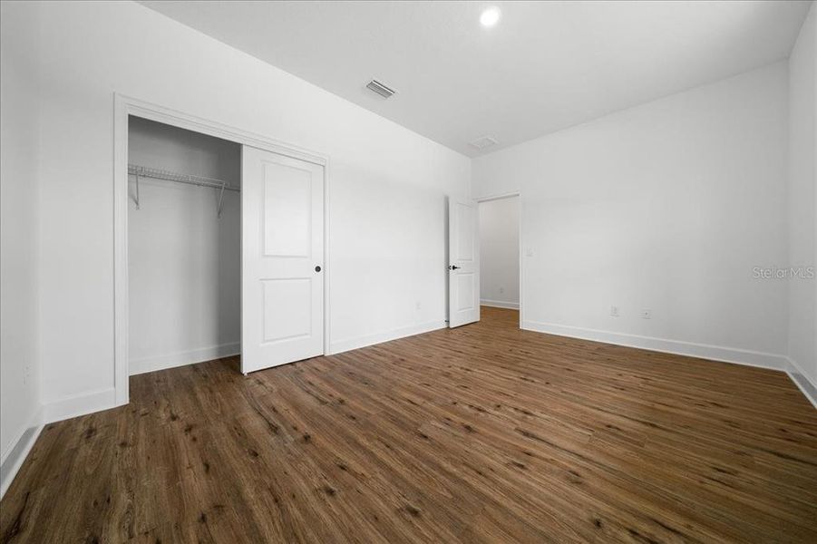 Spacious, unfurnished interior of a new home in , Weeki Wachee (Image 60).