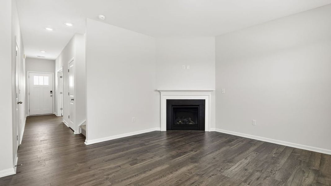 Spacious, unfurnished interior of a new home in Sage Grove, Lyman (Image 17).