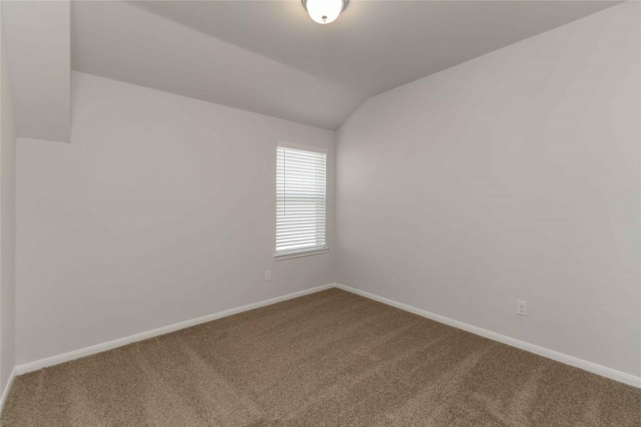 Spacious, unfurnished interior of a new home in Sunrise Cove, Texas City (Image 15).