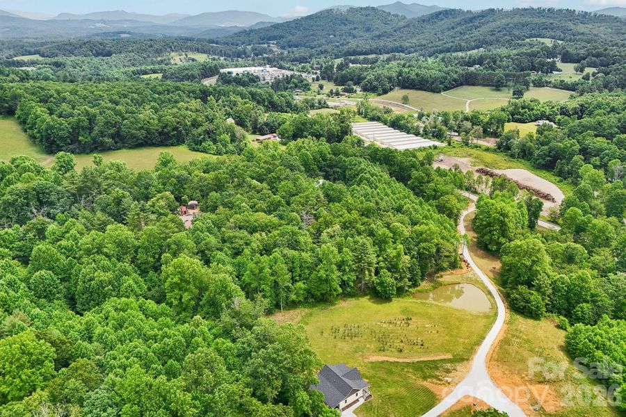 Natural landscape and outdoor views near in Spruce Pine (Image 39). Natural landscape and outdoor views near in Spruce Pine (Image 39).