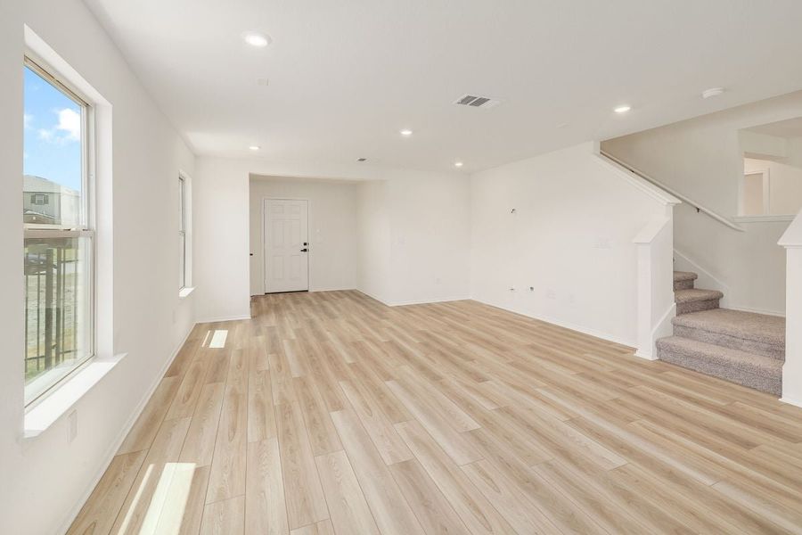 Spacious, unfurnished interior of a new home in Stoney Chase, Del Valle (Image 21). Spacious, unfurnished interior of a new home in Stoney Chase, Del Valle (Image 21).