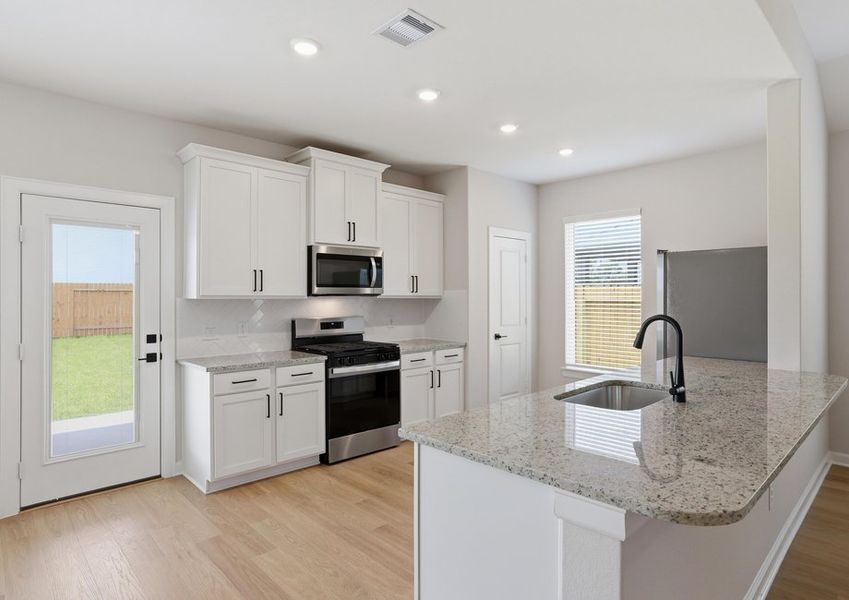 Oak - TX | Kitchen – Range & Island
