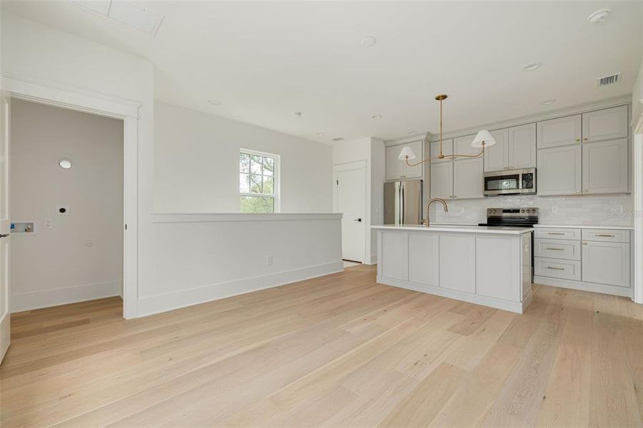 Spacious, unfurnished interior of a new home in , St. Petersburg (Image 34).