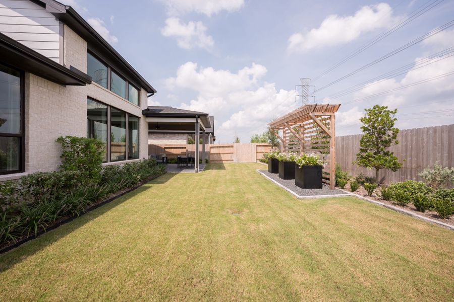 Representative exterior details of a home built from the Barnhart by Tri Pointe Homes in Pecan Ridge, Fulshear (Image 4). Representative exterior details of a home built from the Barnhart by Tri Pointe Homes in Pecan Ridge, Fulshear (Image 4).