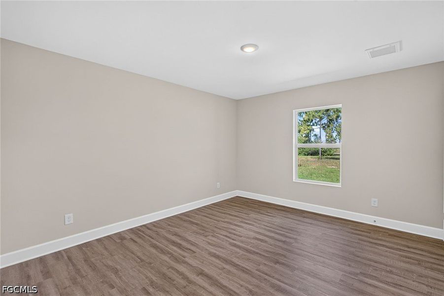 Spacious, unfurnished interior of a new home in Cape Coral, Cape Coral (Image 28).