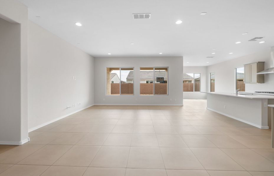 Spacious, unfurnished interior of a new home in Artisan at Asante, Surprise (Image 26).