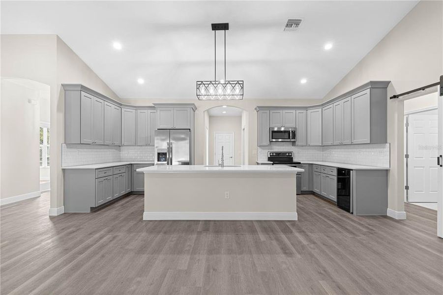 KITCHEN WITH 42' CABS, GRANITE COUNTERTOP,STAINLESS STEEL APPLIANCES