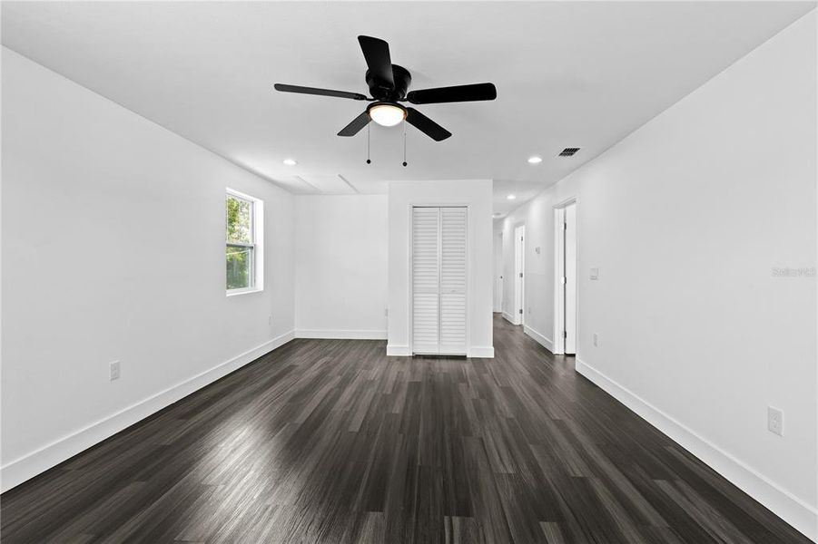 Spacious, unfurnished interior of a new home in , St. Petersburg (Image 55). Spacious, unfurnished interior of a new home in , St. Petersburg (Image 55).