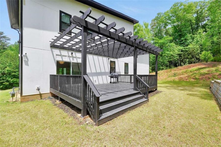 Exterior details and patio area of a home in , Atlanta (Image 30).