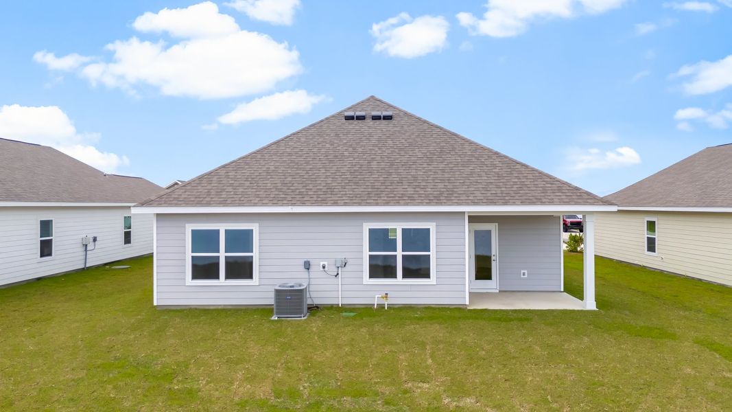 Representative exterior details of a home built from the The Rhett by D.R. Horton in Hodges Bayou Plantation, Panama City (Image 4).
