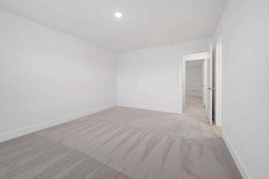 Spacious, unfurnished interior of a new home in Sorella, Tomball (Image 34).