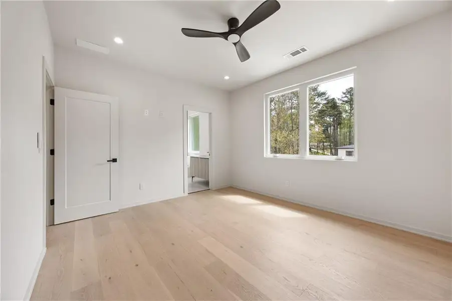 Spacious, unfurnished interior of a new home in , Sandy Springs (Image 28).