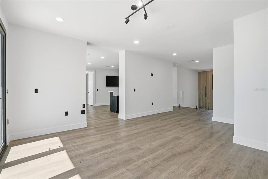 Spacious, unfurnished interior of a new home in , Tampa (Image 22).