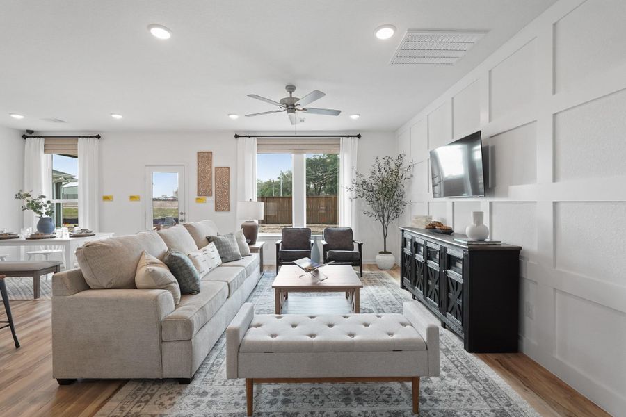 Designed for daily life, the family room combines style and comfort, with plenty of room for family activities, cozy evenings, or entertaining guests. Its thoughtful layout and bright ambiance make it a true gathering hub.