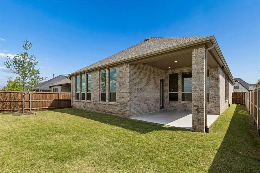 Exterior details and patio area of a home in , McKinney (Image 4).