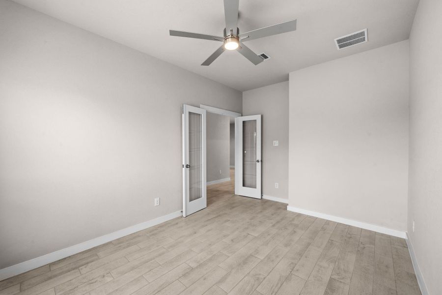 Spacious, unfurnished interior of a new home in Sunterra Lakes, Fulshear (Image 26).