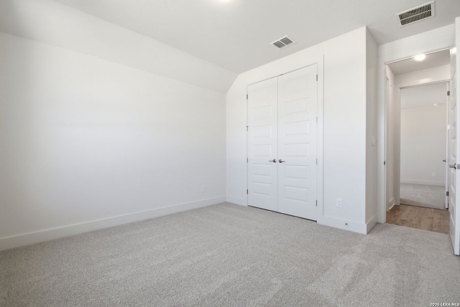 Spacious, unfurnished interior of a new home in Ladera - 50s, San Antonio (Image 14).