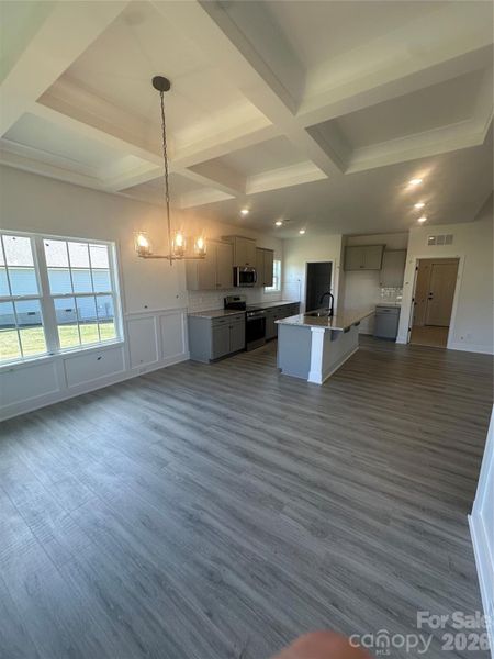 Spacious, unfurnished interior of a new home in Cardiff Glyn, Catawba (Image 9).