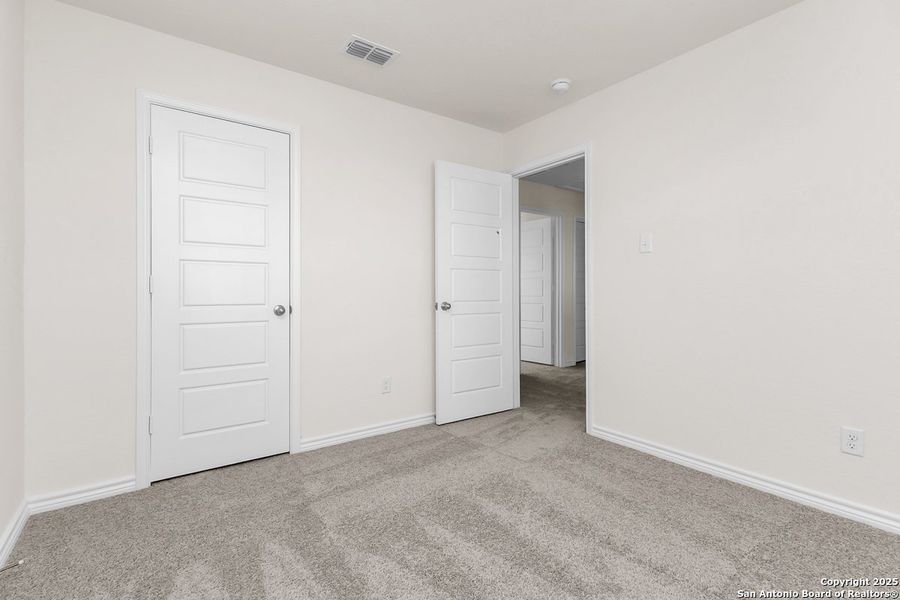 Spacious, unfurnished interior of a new home in Knox Ridge, Converse (Image 13).