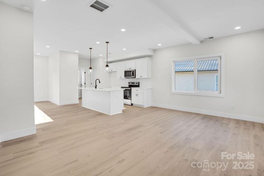 Spacious, unfurnished interior of a new home in , Lincolnton (Image 24).