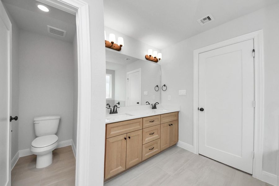 Furnished interior view inside a new home in Grand Oaks Reserve, Cleveland (Image 16). Furnished interior view inside a new home in Grand Oaks Reserve, Cleveland (Image 16).