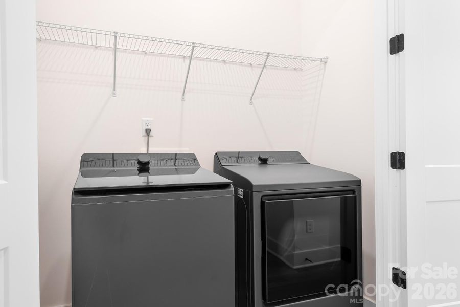 Washer/Dryer Included